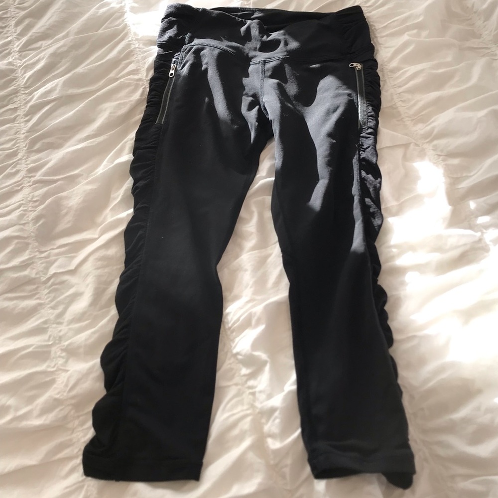 LULULEMON BLACK CROP RUFFLED LEGGINGS